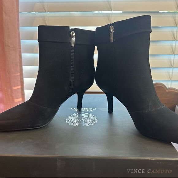 Vince Camuto VC-Amvita Black 8.5M Women Soft Grain Coat NEW in Box Bootie Heels - Picture 3 of 6
